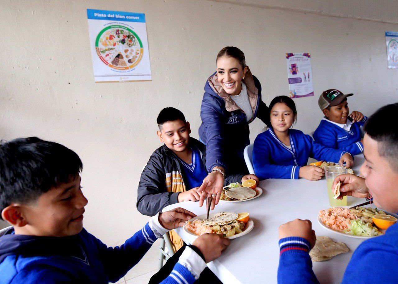 Durango invierte en el bienestar infantil; equipando comedores escolares.